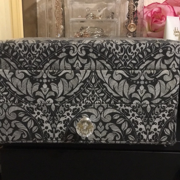 Black and silver jewelry box